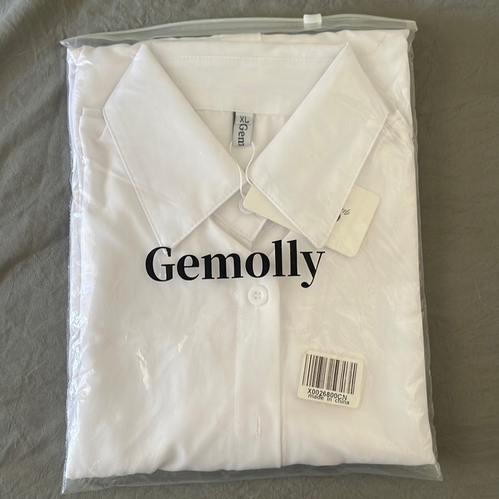 Gemolly dress/work shirt NWT. Great for working in the restaurant industry